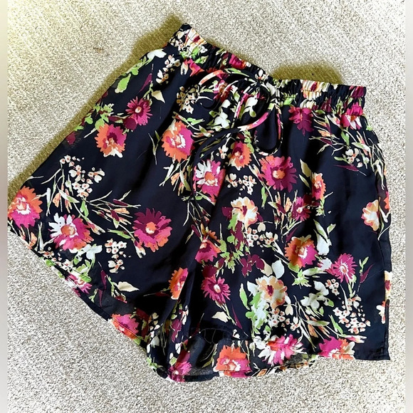 Dee Elly NWT Floral Tie Waist Pull-On Shorts - XS - Picture 1 of 3